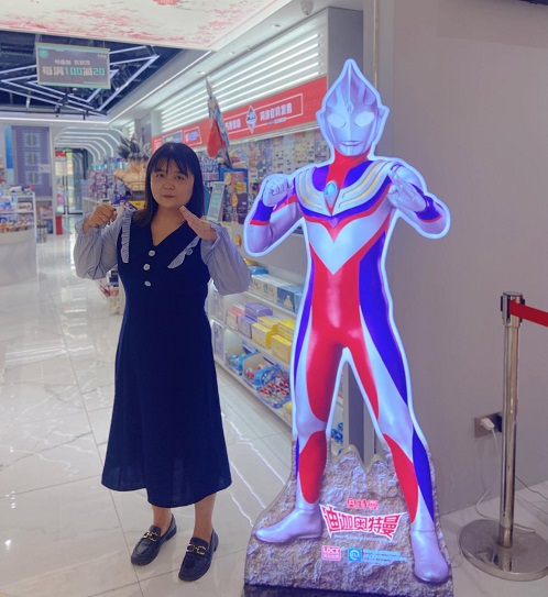 策划部张婷