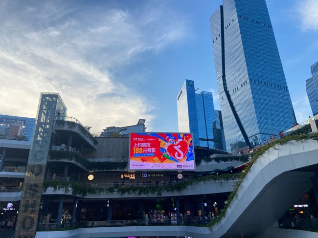 华邦瀛户外LED显示屏防水技术：确保户外显示的持久性与稳定性