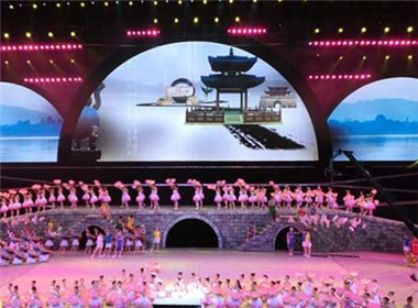 第八届残运会P16地板屏P12.5彩幕案例